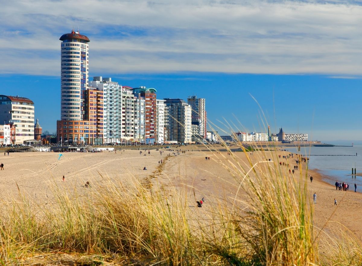 Strand en boulevard van Vlissingen op Walcheren, Zeeland